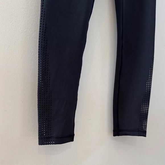 🖤 Zyia Black Leggings with Calf Perforations
Size 4 (see measurements for fit) - Picture 3 of 8